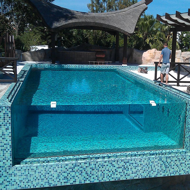 Piscina de buceo con ventana subacu&aacute;tica - Leyu