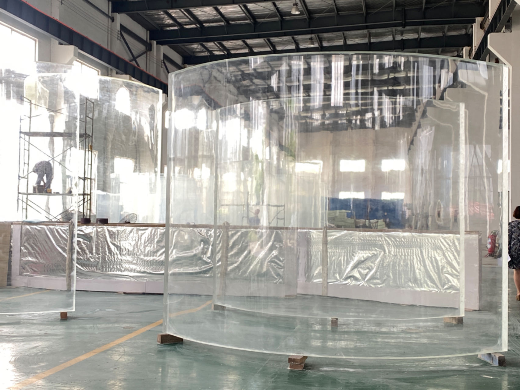 Panel curvo acr&iacute;lico - f&aacute;brica