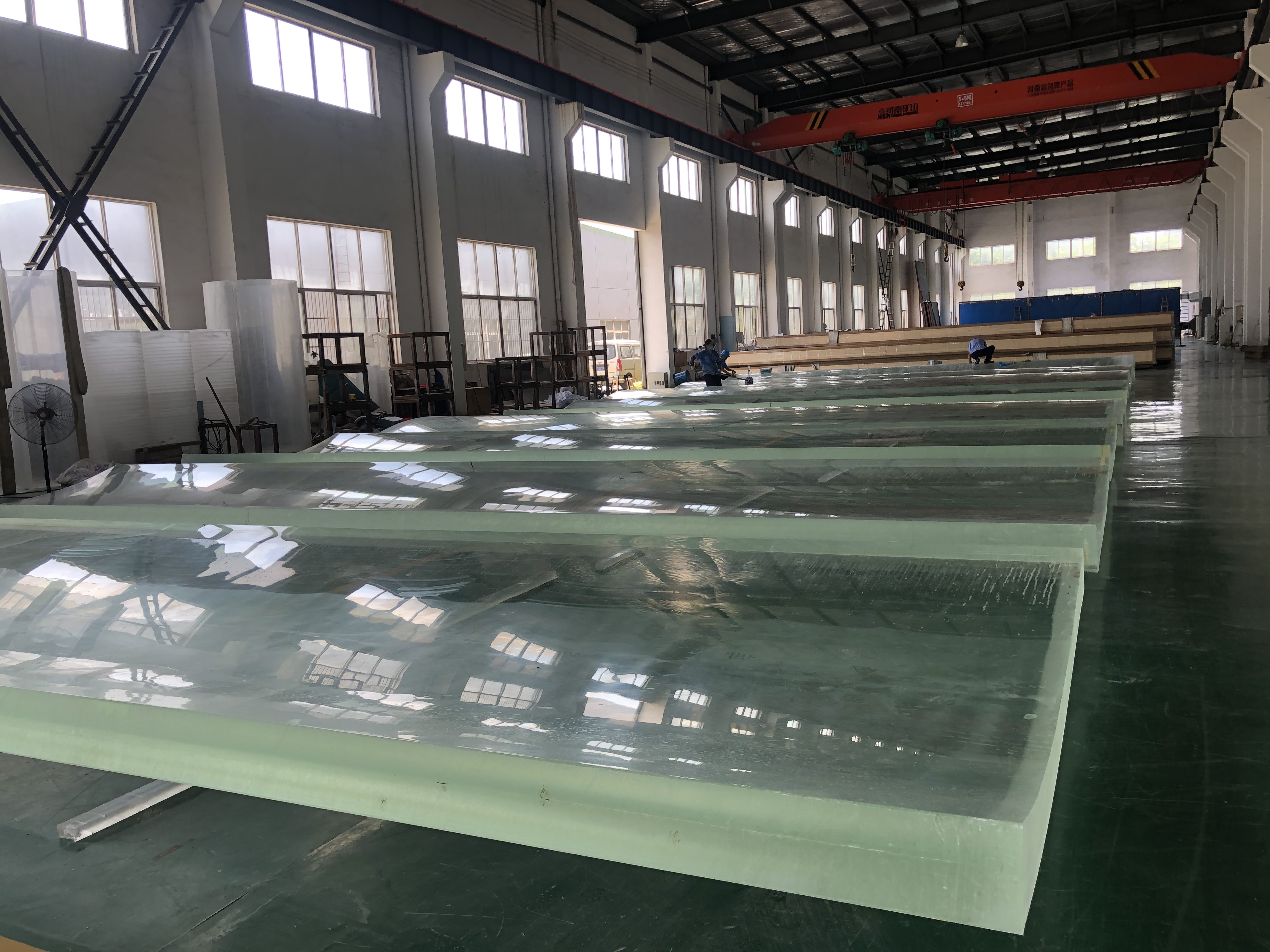 Acuario cil&iacute;ndrico acr&iacute;lico - INSTALACI&Oacute;N LEYU