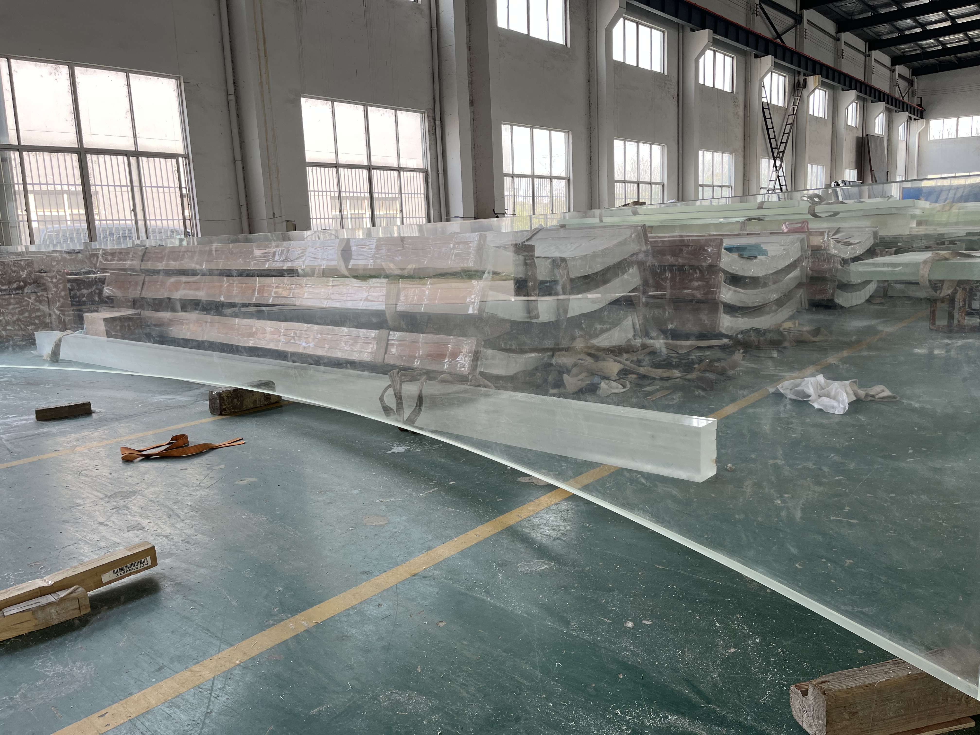 Panel curvo acr&iacute;lico+f&aacute;brica
