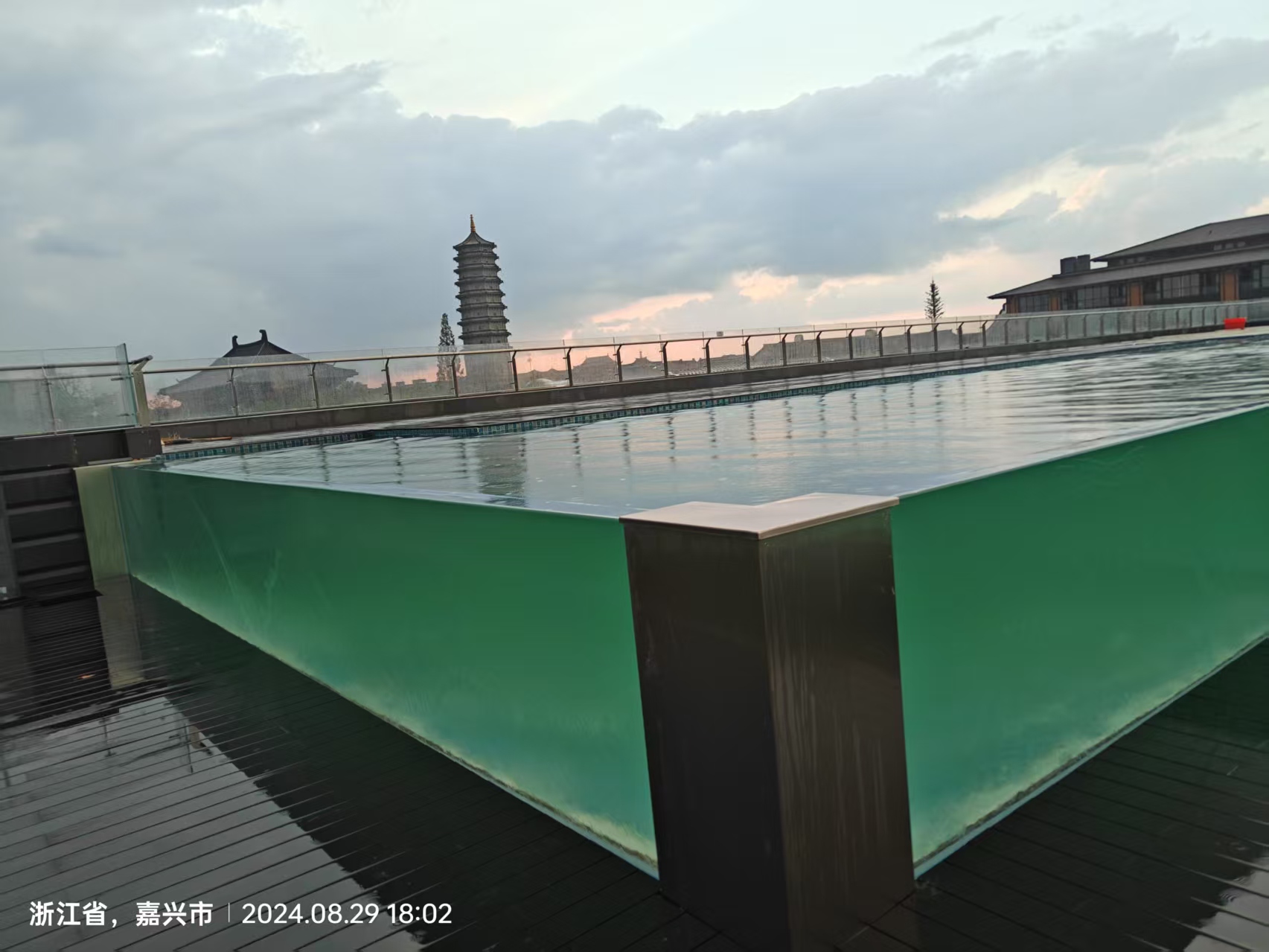 Panel acr&iacute;lico para piscina - LEYU