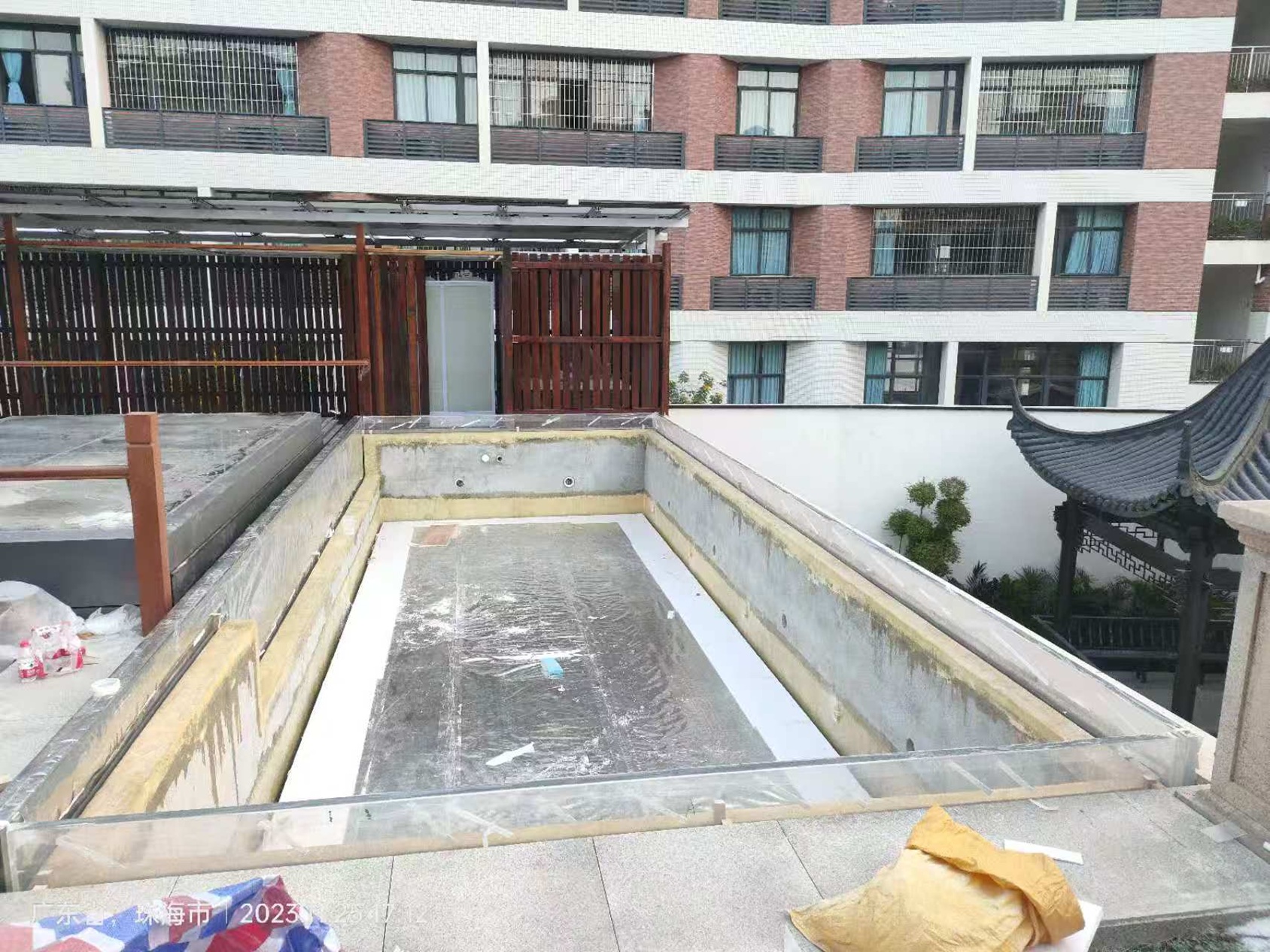 Piscinas acrílicas de lujo: transformando espacios en Medio Oriente