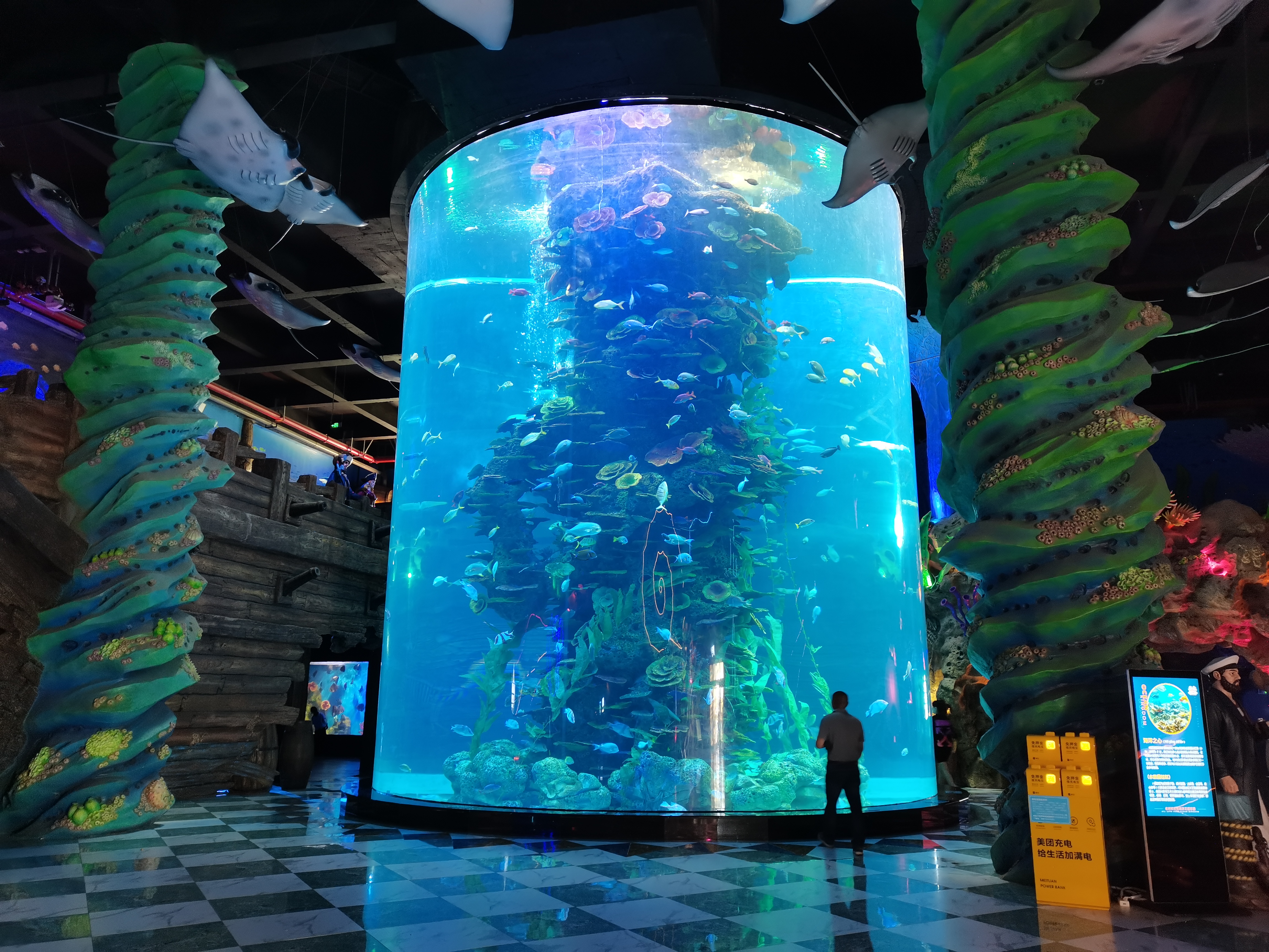 Acuario Aqualife construido por Leyu Acrylic Aquarium Factory - Leyu