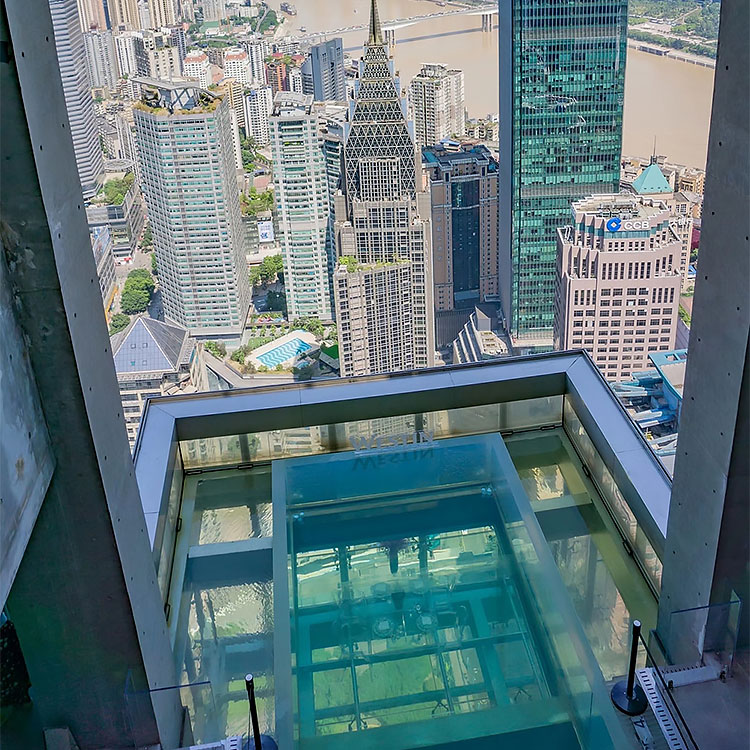 El borde liso de acrílico de la piscina brinda una vista perfecta - Leyu