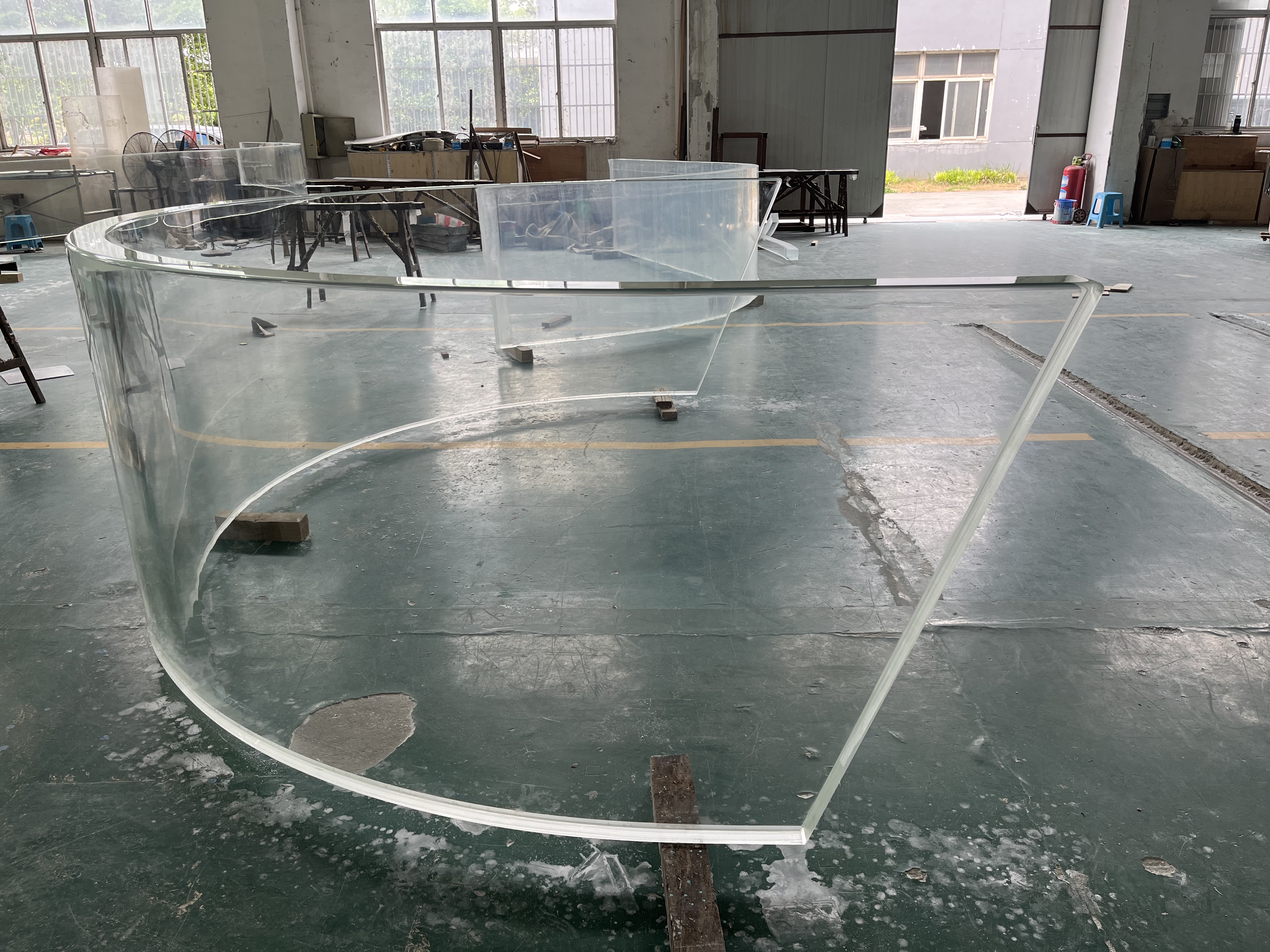 Instalaci&oacute;n de piscina acr&iacute;lica - LEYU
