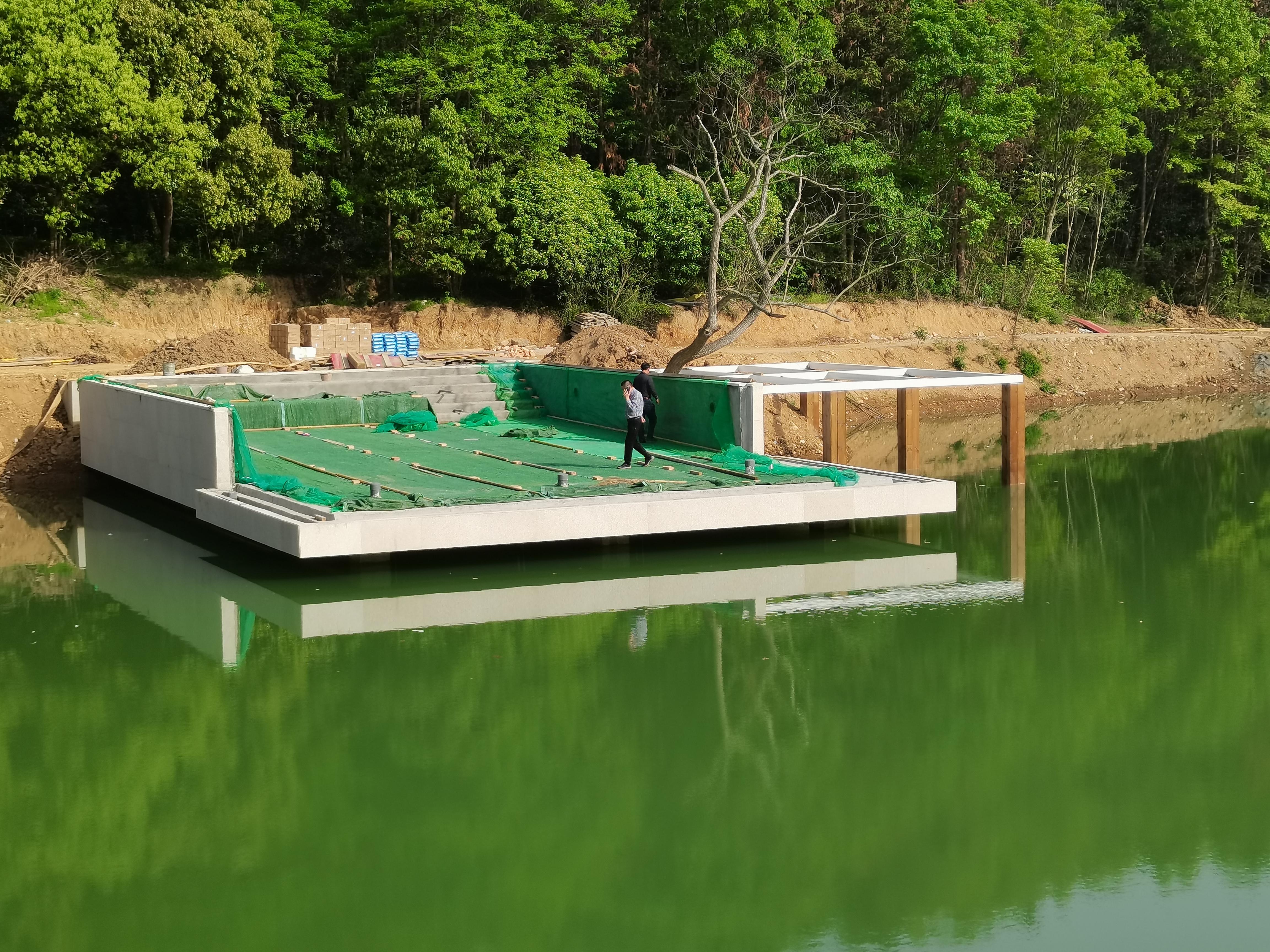 Piscina acr&iacute;lica - instalaci&oacute;n LEYU