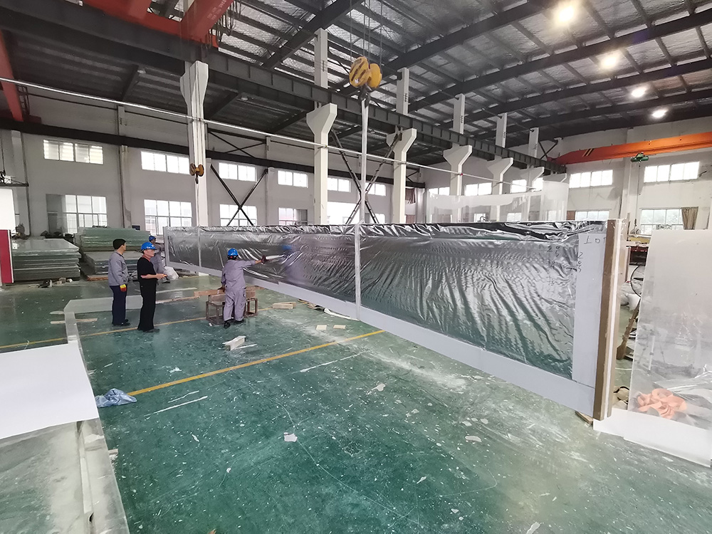 Las paredes acrílicas de las piscinas son un componente de diseño indispensable en la mayoría de las piscinas de lujo - Leyu