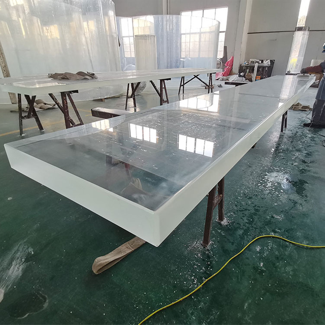  2025 Piscina acrílica en Medio Oriente - Dubai 